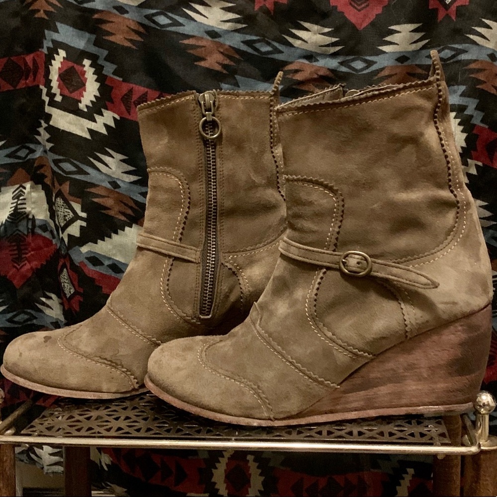 Argila Spain Suede Wedge Ankle Boots